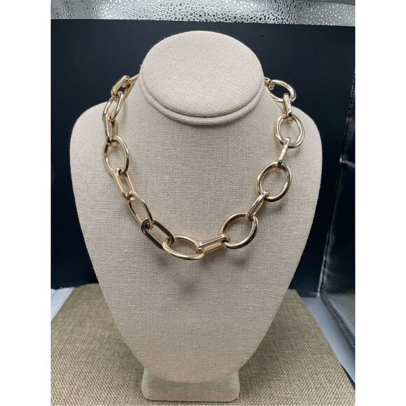 Gold-tone Jewelry Bundle of 3 items Chain Necklace 2 pair Gold-tone Pierced Ear - Picture 11 of 13